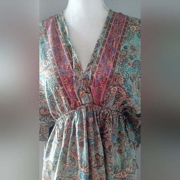 Elegant Paisley Maxi Dress - Picture 6 of 6